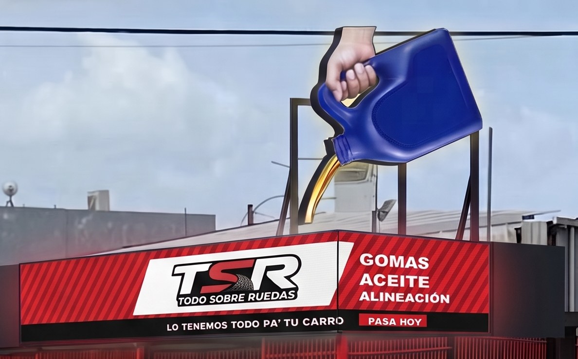 Galón de aceite sobre la esquina, de día